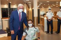 Rennrollstuhlfahrerin Merle Menje mit Bundespräsident Steinmeier